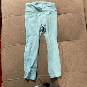 Athleta girl infinity capri size XS/6 light blue